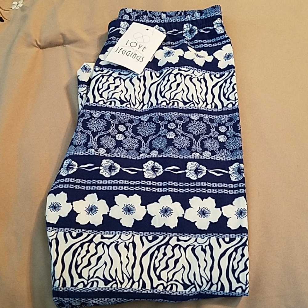**SOLD**Super Soft OS Leggings